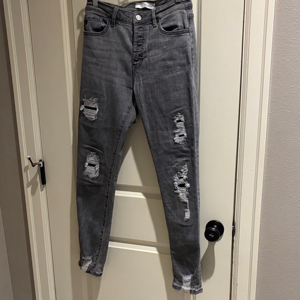 KanCan (7/27) Gray Distressed Skinny Jeans